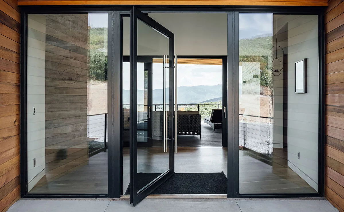 Pintu Pivot Aluminium Kontemporer